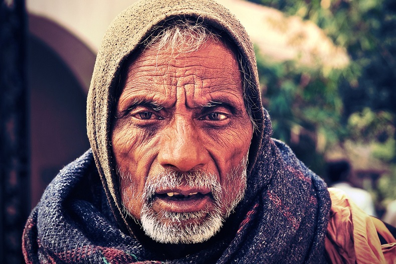 インド人の老年男性の顔アップ